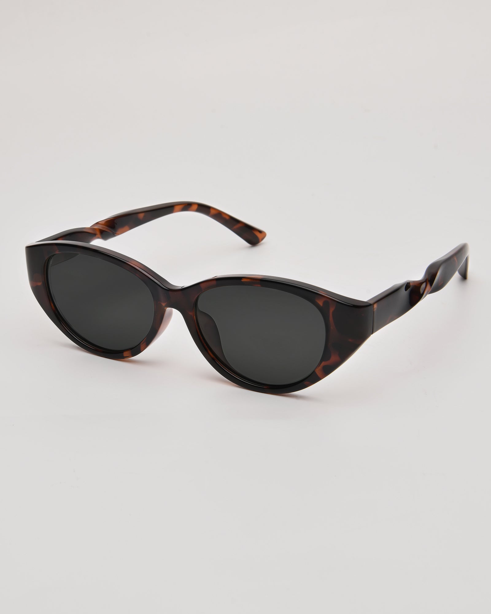 Hatiis Twist Frame Sunglasses