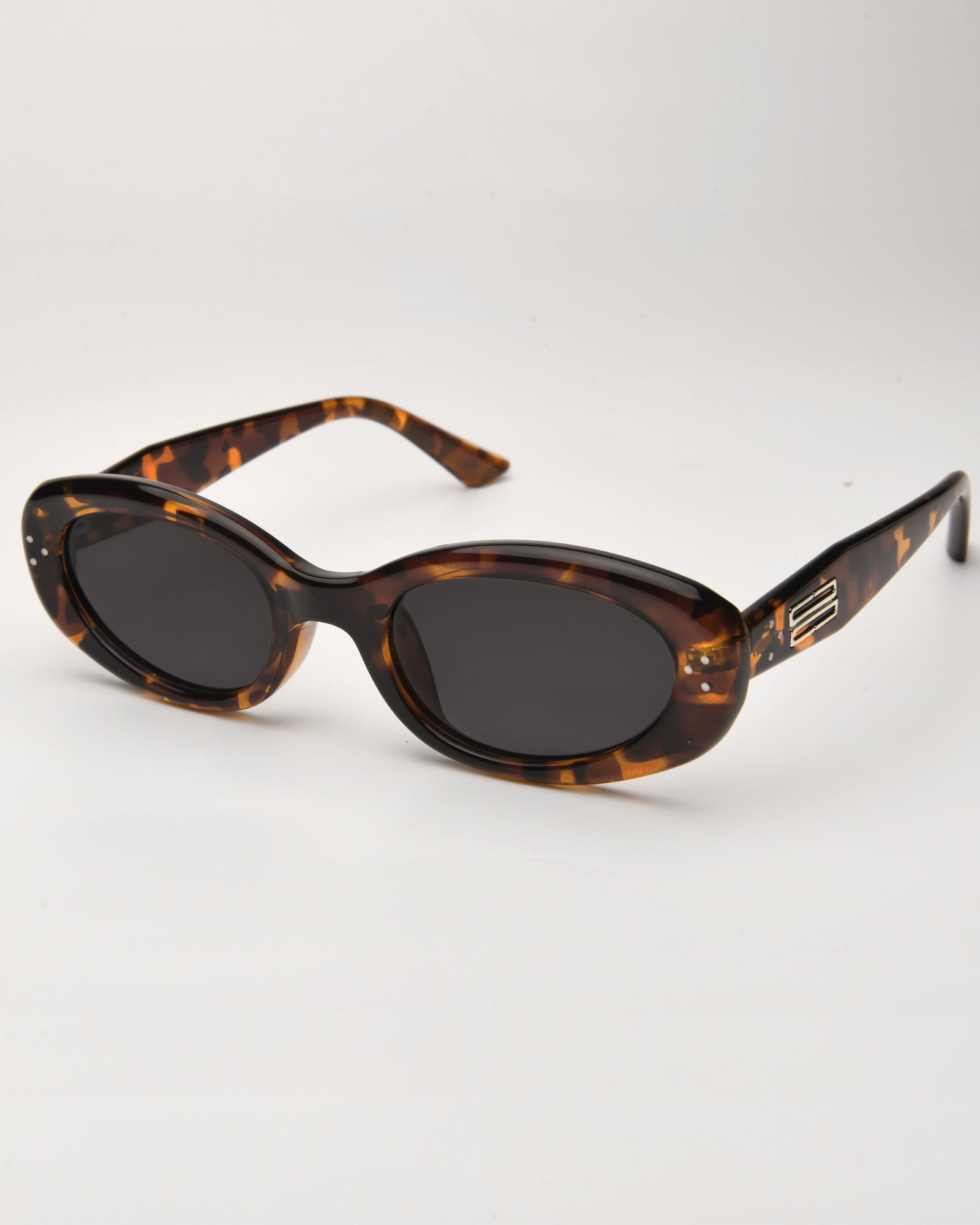 Hatiis Oval Retro Sunglasses